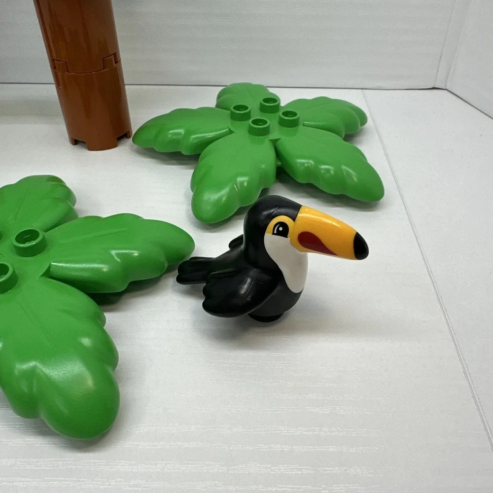 Lego Duplo Lot - Trees &Flower bricks Bird Toucan  - 17 pieces total